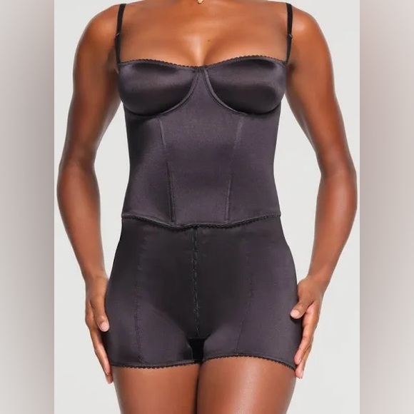 NWT SKIMS STRETCH SATIN BUSTIER CORSET TOP IN ONYX BLACK M